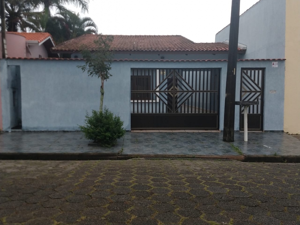 cASA COM 03 DORMITÓRIOS NO BAI